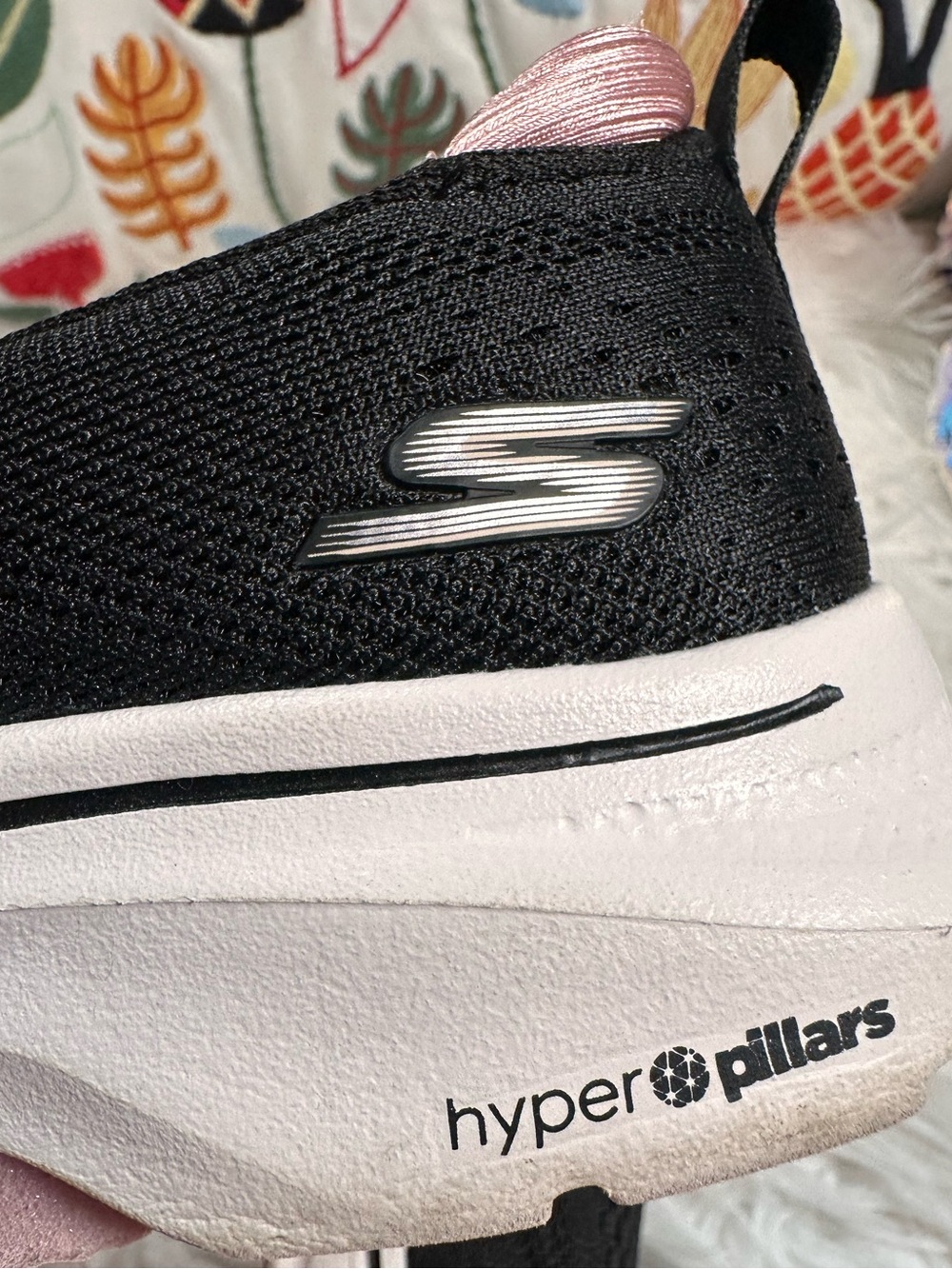 Skechers • Go Walk 7 Lightweight Slip On Sneakers - Picture 4 of 12